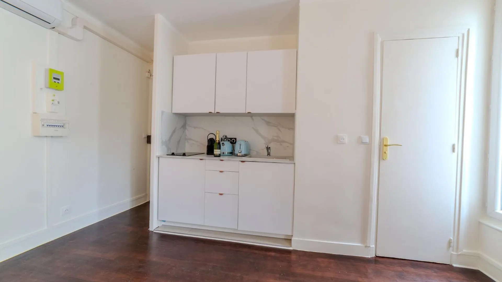 Golden Republique Apartment Paris